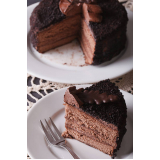 bolo de chocolate para festa de aniversário Augusta