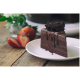bolo de chocolate para festa simples Araucária